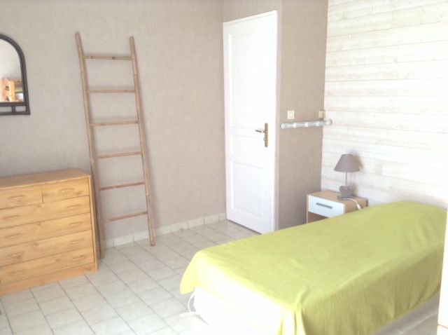 Photo 9 : CHAMBRE d'une maison située à Sainte-Marie-de-Ré, île de Ré.