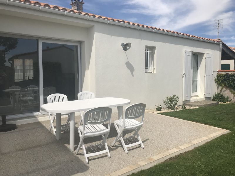 Photo 3 : TERRASSE d'une maison située à Sainte-Marie-de-Ré, île de Ré.
