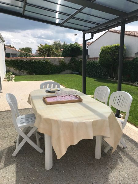 Photo 2 : TERRASSE d'une maison située à Sainte-Marie-de-Ré, île de Ré.