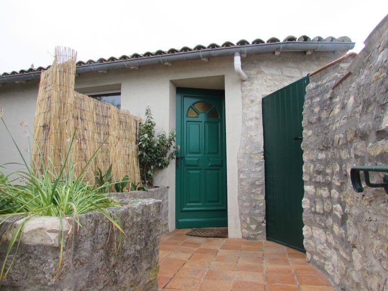 Photo 15 : EXTERIEUR d'une maison située à La Flotte-en-Ré, île de Ré.