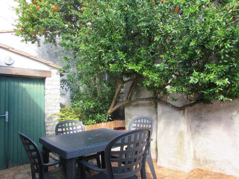 Photo 12 : TERRASSE d'une maison située à La Flotte, île de Ré.