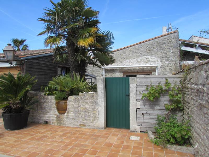 Photo 12 : EXTERIEUR d'une maison située à La Flotte-en-Ré, île de Ré.