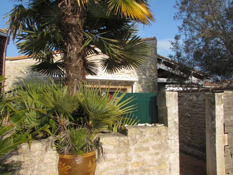 Photo 11 : EXTERIEUR d'une maison située à La Flotte-en-Ré, île de Ré.