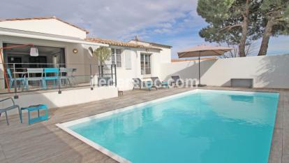 Ile de Ré:Villa confortable au coeur de la flotte - piscine chauffée d'avril à octobre