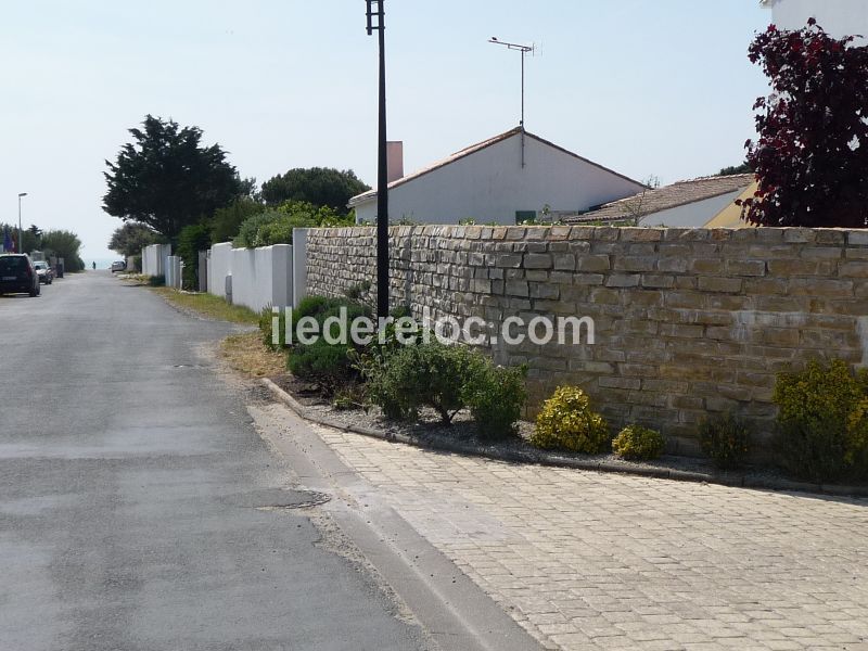 Photo 11 : EXTERIEUR d'une maison située à Ars en Ré, île de Ré.