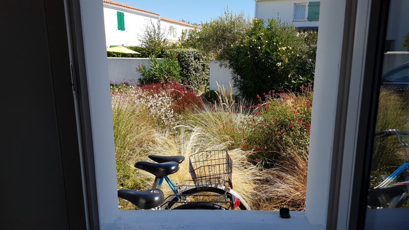 Photo 7 : CUISINE d'une maison située à Ars en Ré, île de Ré.