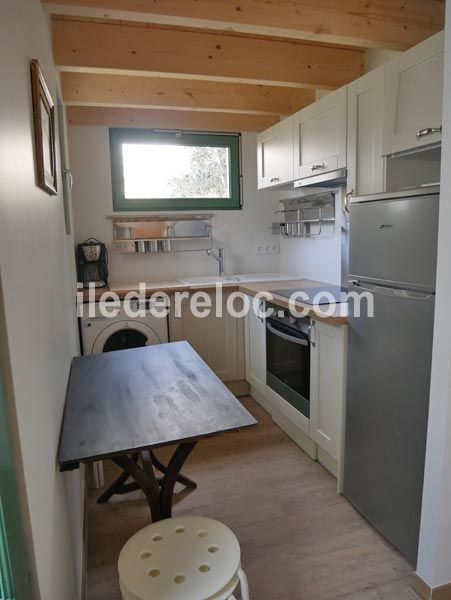 Photo 10 : CUISINE d'une maison située à La Couarde-sur-mer, île de Ré.