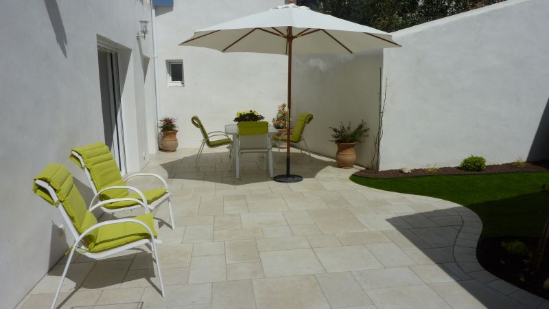 Photo 2 : TERRASSE d'une maison située à Ars en Ré, île de Ré.