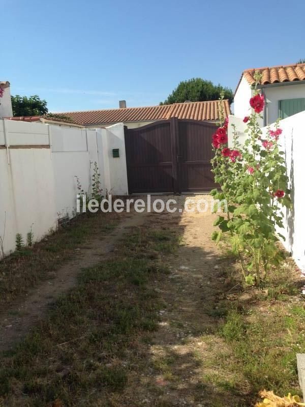 Photo 1 : EXTERIEUR d'une maison située à Sainte-Marie-de-Ré, île de Ré.