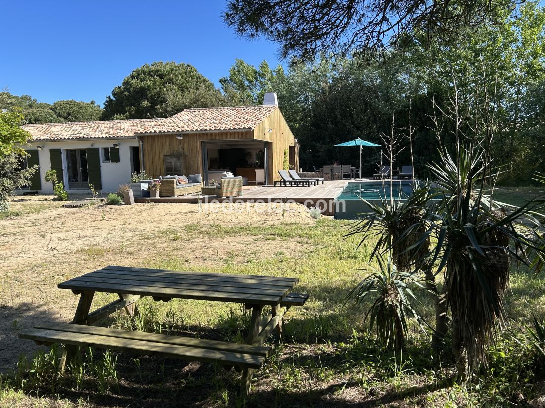 Photo 6 : JARDIN d'une maison située à Le Bois-Plage-en-Ré, île de Ré.