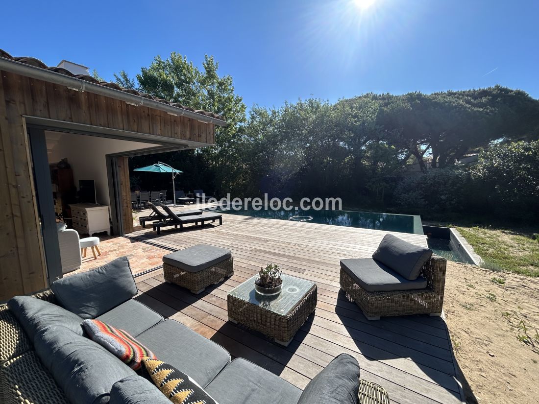 Photo 7 : TERRASSE d'une maison située à Le Bois-Plage-en-Ré, île de Ré.