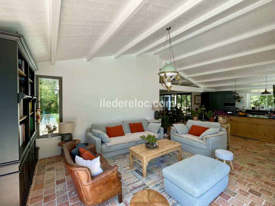 Photo 18 : SEJOUR d'une maison situ&eacute;e &agrave; Le Bois-Plage-en-R&eacute;, &icirc;le de R&eacute;.
