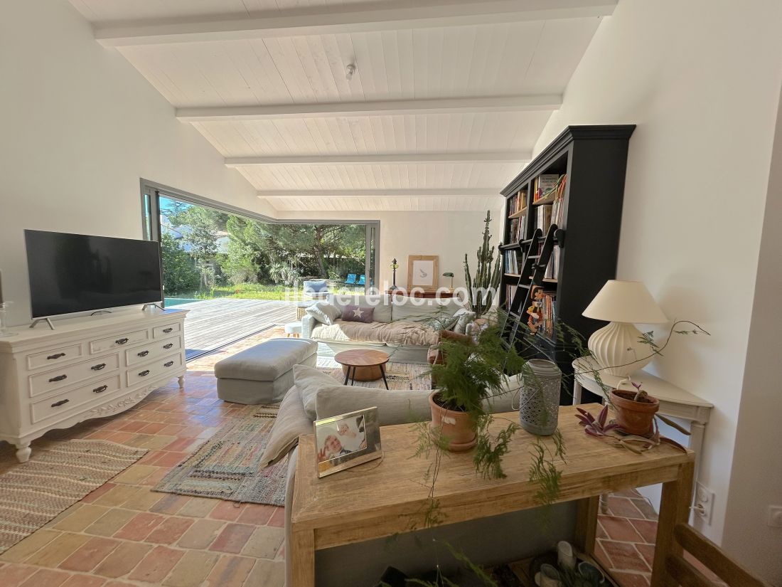 Photo 10 : SEJOUR d'une maison située à Le Bois-Plage-en-Ré, île de Ré.