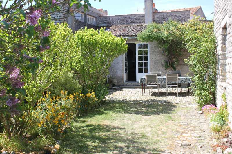 Photo 1 : JARDIN d'une maison située à Saint-Clément-des-Baleines, île de Ré.