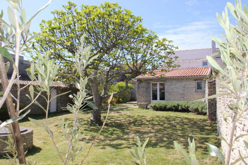 Photo 27 : JARDIN d'une maison située à Saint-Clément-des-Baleines, île de Ré.