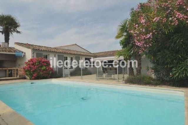 Photo 1 : PISCINE d'une maison située à Sainte-Marie-de-Ré, île de Ré.