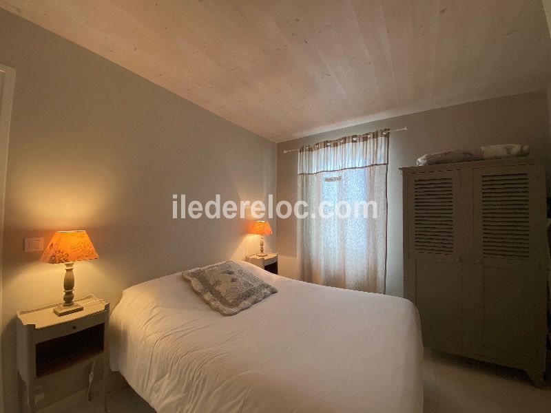 Photo 18 : CHAMBRE d'une maison située à La Couarde-sur-mer, île de Ré.