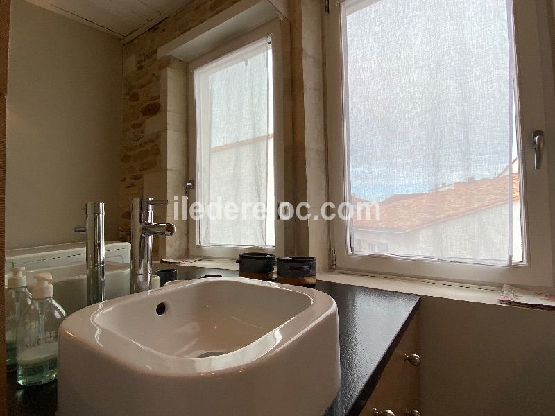 Photo 25 : SALLEDEBAIN d'une maison située à La Couarde-sur-mer, île de Ré.