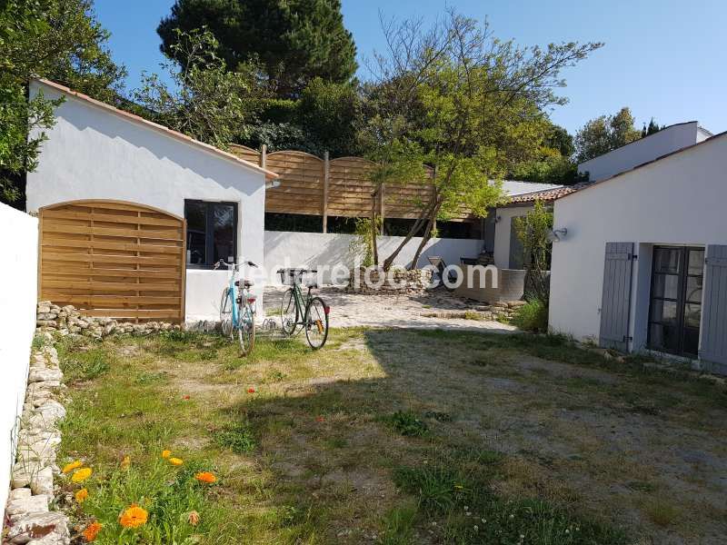 Photo 2 : JARDIN d'une maison située à Les Portes, île de Ré.