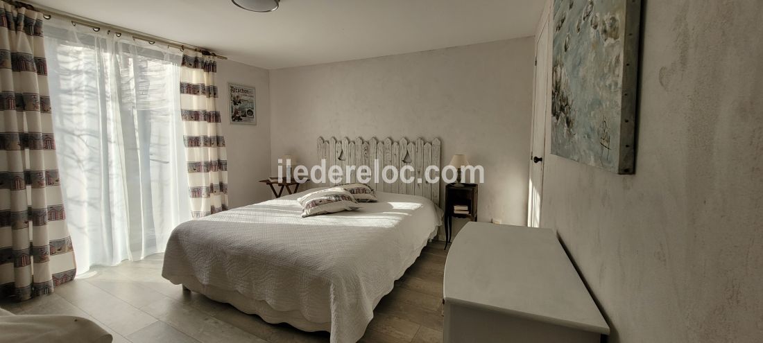 Photo 27 : CHAMBRE d'une maison située à Les Portes-en-Ré, île de Ré.