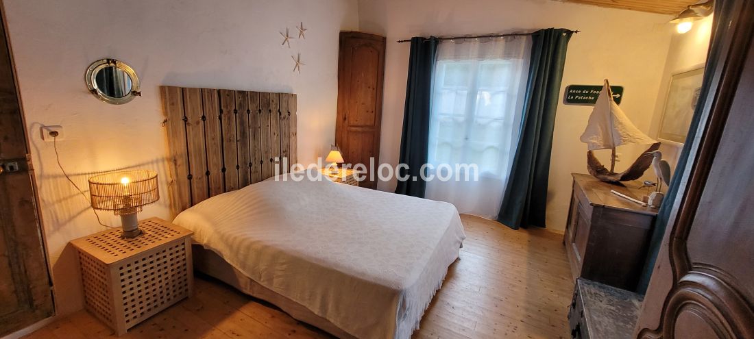 Photo 29 : CHAMBRE d'une maison située à Les Portes-en-Ré, île de Ré.