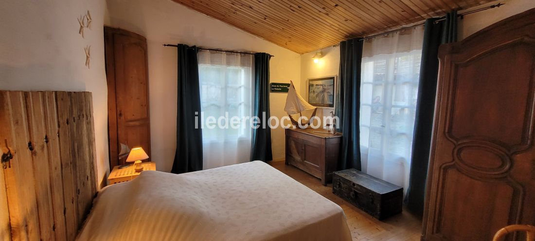 Photo 30 : CHAMBRE d'une maison située à Les Portes-en-Ré, île de Ré.