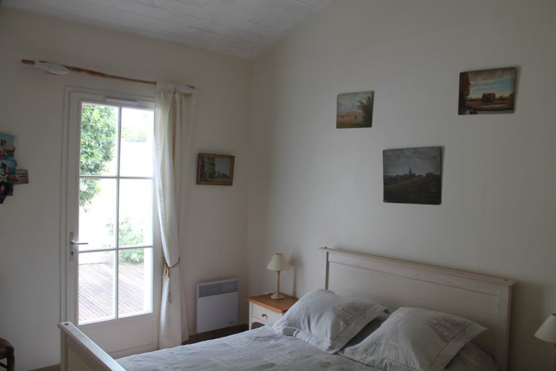 Photo 7 : CHAMBRE d'une maison située à La Couarde-sur-mer, île de Ré.