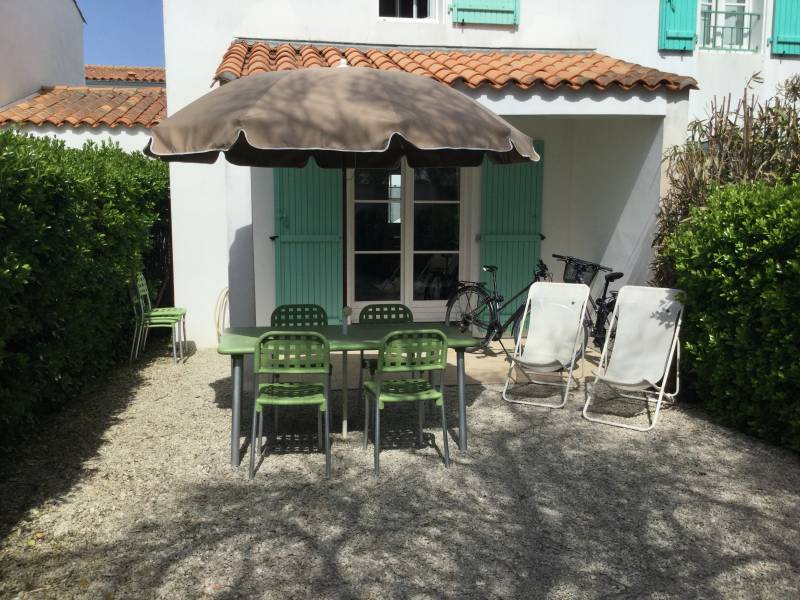 Photo 1 : EXTERIEUR d'une maison située à Ars en Ré, île de Ré.