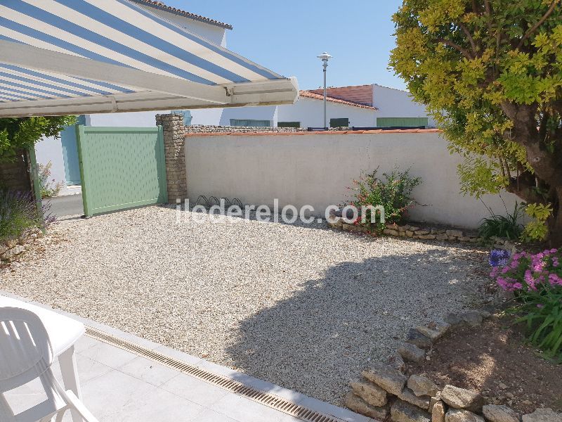 Photo 3 : JARDIN d'une maison située à Loix, île de Ré.