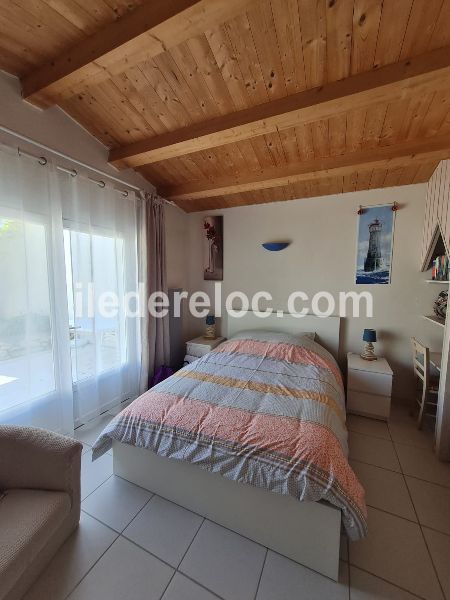 Photo 12 : CHAMBRE d'une maison située à Loix, île de Ré.