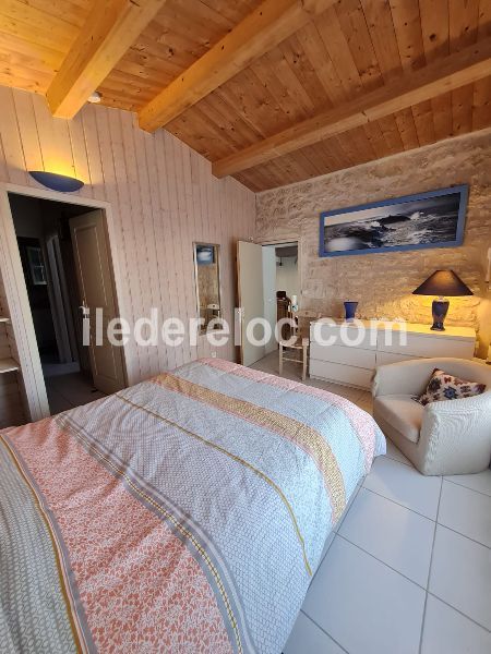 Photo 14 : CHAMBRE d'une maison située à Loix, île de Ré.