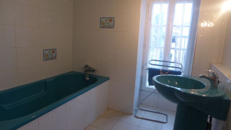 Photo 8 : SALLEDEBAIN d'une maison située à Sainte-Marie, île de Ré.