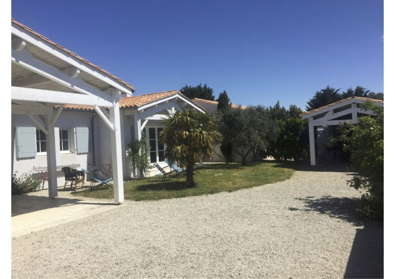 Photo 2 : JARDIN d'une maison située à Loix, île de Ré.