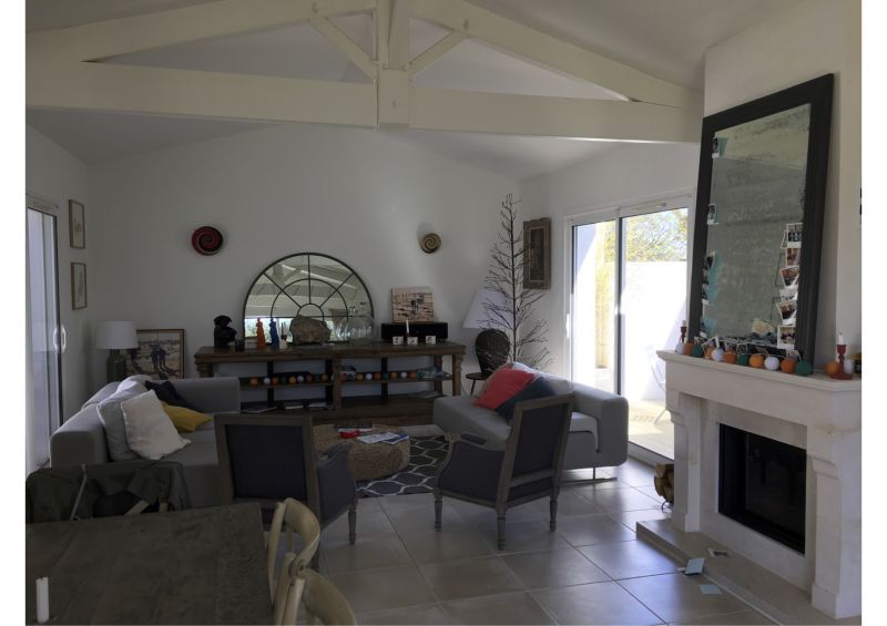 Photo 5 : SEJOUR d'une maison située à Loix, île de Ré.