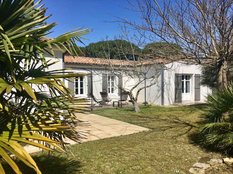 Photo 9 : JARDIN d'une maison située à La Couarde-sur-mer, île de Ré.