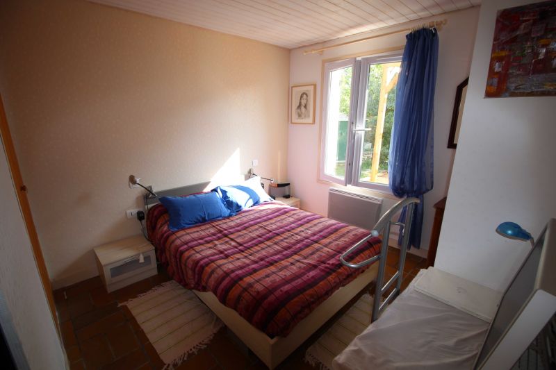 Photo 11 : CHAMBRE d'une maison située à La Couarde-sur-mer, île de Ré.