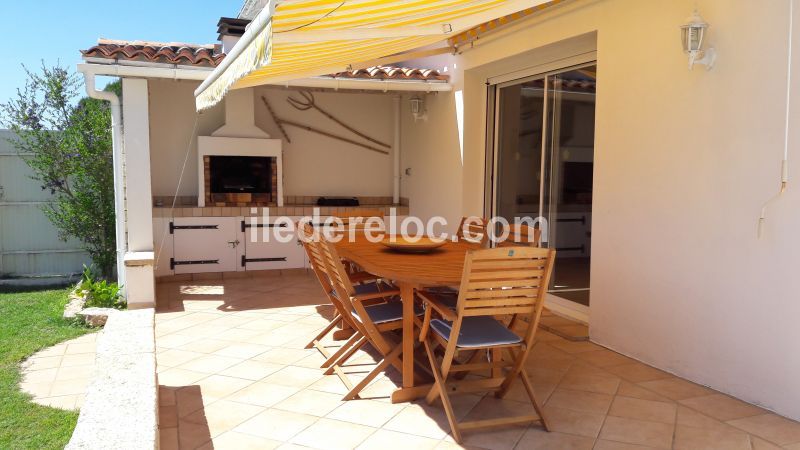 Photo 7 : TERRASSE d'une maison située à Loix, île de Ré.