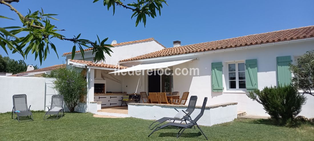 Photo 1 : EXTERIEUR d'une maison située à Loix, île de Ré.