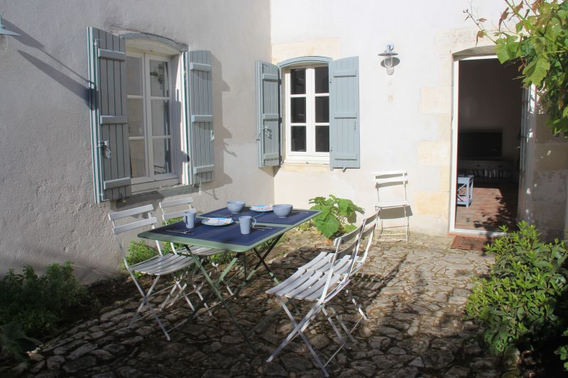 Photo 1 : EXTERIEUR d'une maison située à Sainte-Marie-de-Ré, île de Ré.