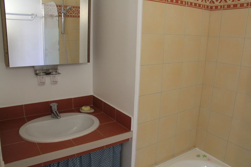 Photo 16 : SALLEDEBAIN d'une maison située à Sainte-Marie-de-Ré, île de Ré.