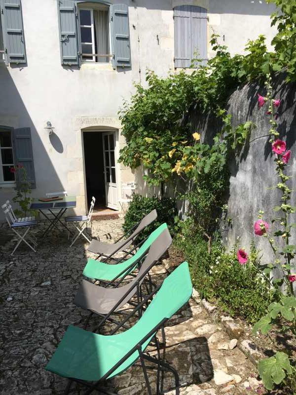 Photo 3 : EXTERIEUR d'une maison située à Sainte-Marie-de-Ré, île de Ré.