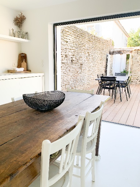 Photo 18 : CUISINE d'une maison située à Les Portes, île de Ré.