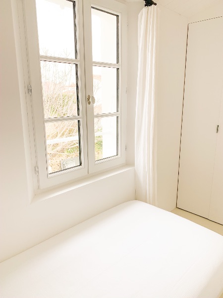 Photo 34 : CHAMBRE d'une maison située à Les Portes, île de Ré.