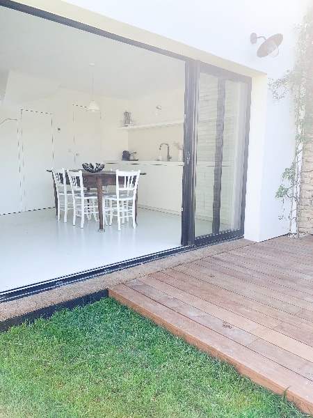 Photo 12 : CUISINE d'une maison située à Les Portes, île de Ré.