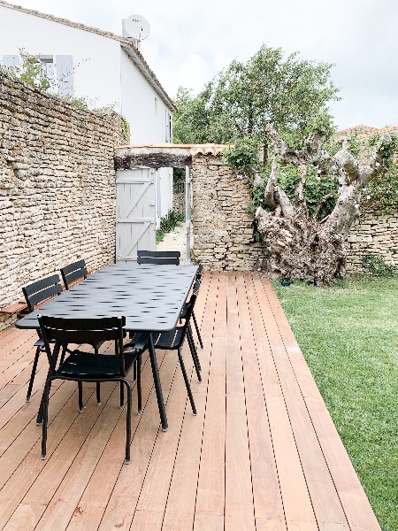 Photo 2 : TERRASSE d'une maison située à Les Portes, île de Ré.