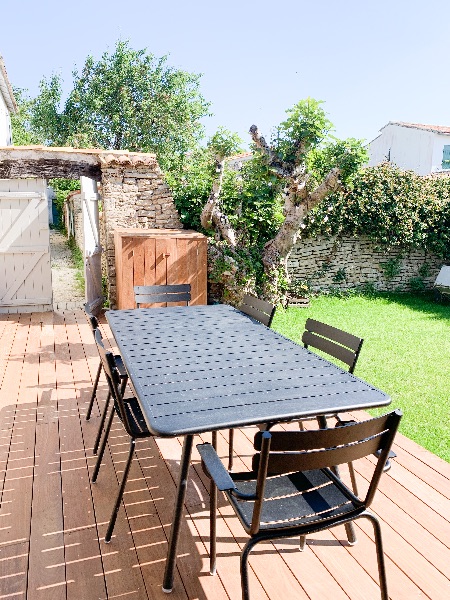 Photo 4 : TERRASSE d'une maison située à Les Portes, île de Ré.