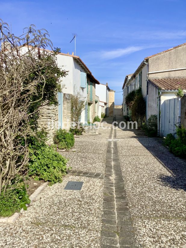 Photo 41 : EXTERIEUR d'une maison située à Sainte-Marie-de-Ré, île de Ré.