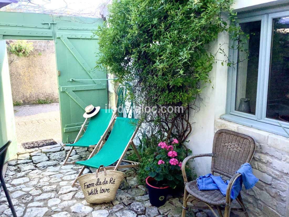 Photo 35 : JARDIN d'une maison située à Sainte-Marie-de-Ré, île de Ré.