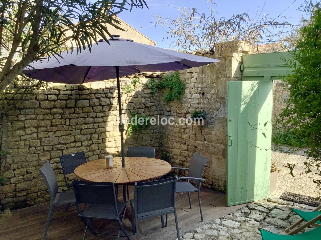 Photo 37 : JARDIN d'une maison située à Sainte-Marie-de-Ré, île de Ré.