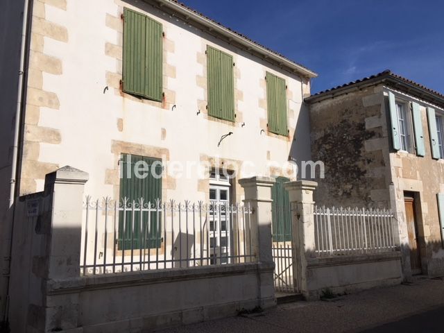 Photo 4 : EXTERIEUR d'une maison située à Sainte-Marie-de-Ré, île de Ré.